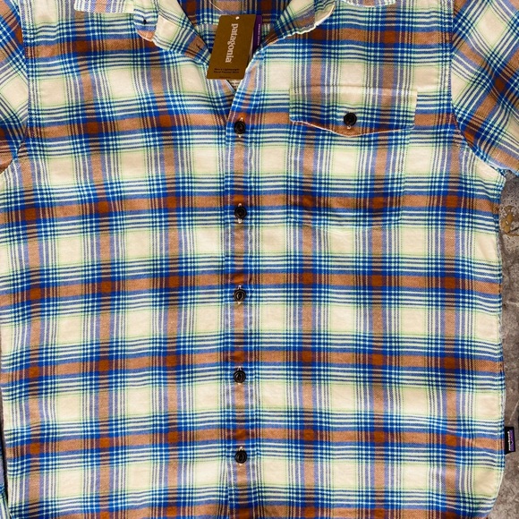 SOLD Patagonia LW Fjord Flannel SOLD - Picture 5 of 9